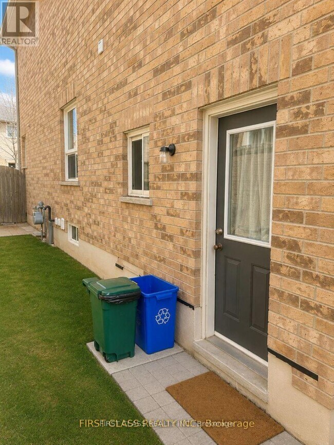 Building Photo - 2201 Stratus Dr