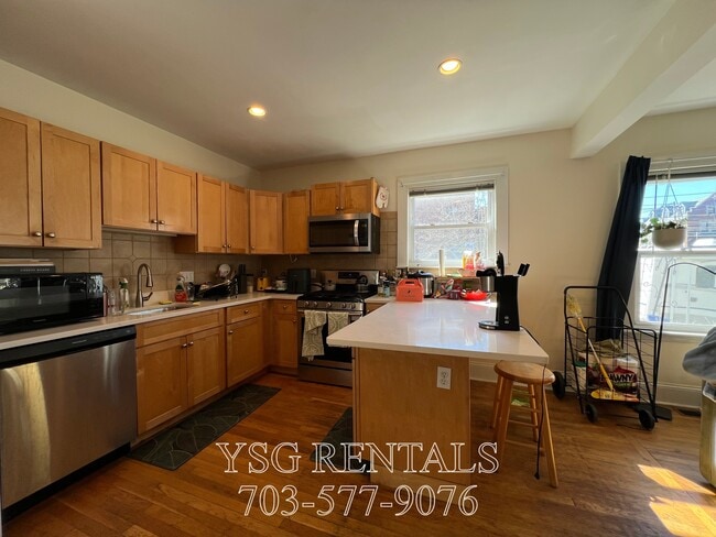 Building Photo - 231-237 Everett St