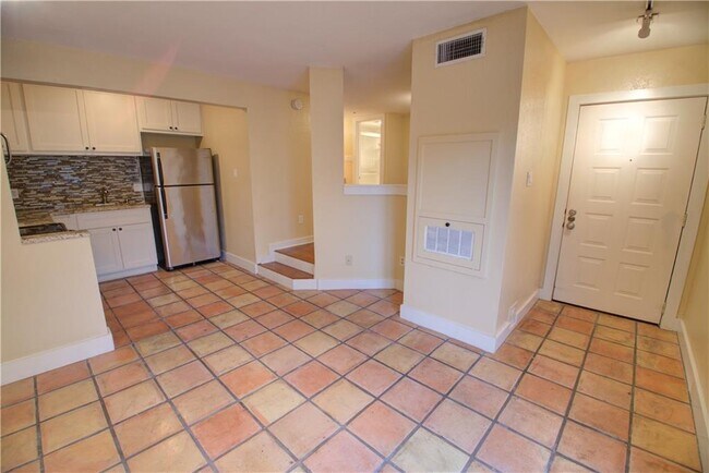 Foto del edificio - 1306 Norwalk Ln