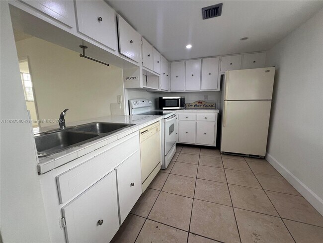 Building Photo - 14155 SW 87th St