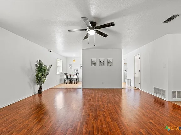 Building Photo - 2011 Agate Dr