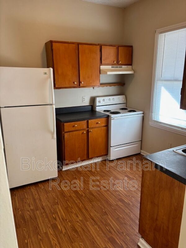 Foto del edificio - 1233 Eberhart Ave