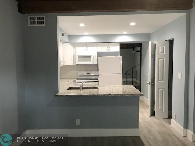 Foto del edificio - 3715 Riverside Dr