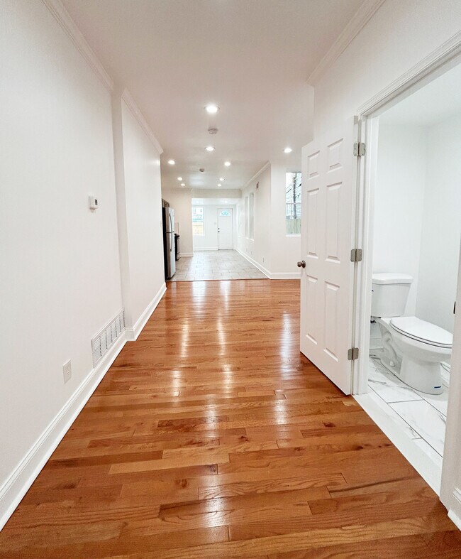 Foto del edificio - 1241 Orthodox St