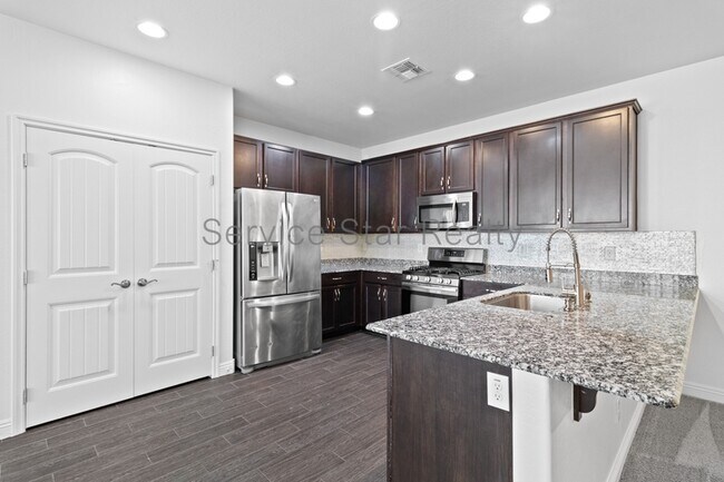 Foto del edificio - 2525 N Riley Rd