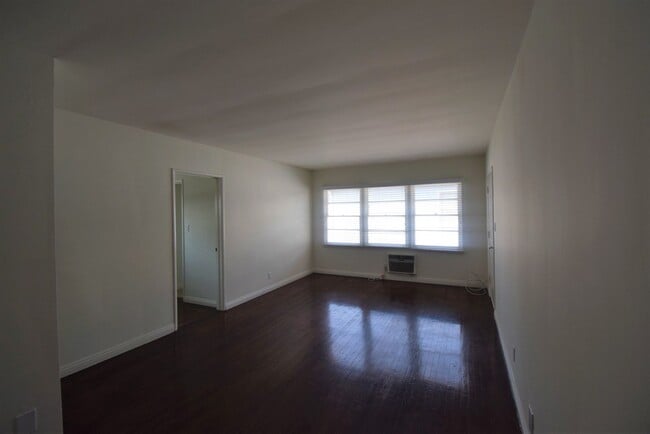 Building Photo - 11041 Moorpark St