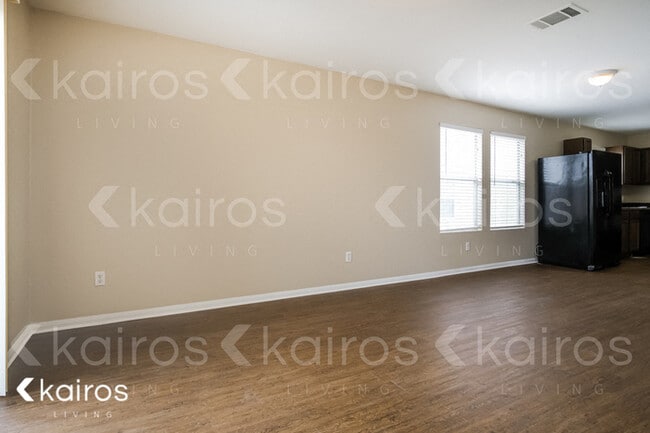 Building Photo - 711 Perseus Dr