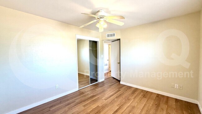 Foto del edificio - 1233 W 9th St