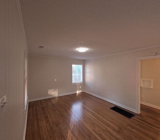 Building Photo - Cozy 2bed 1 bath