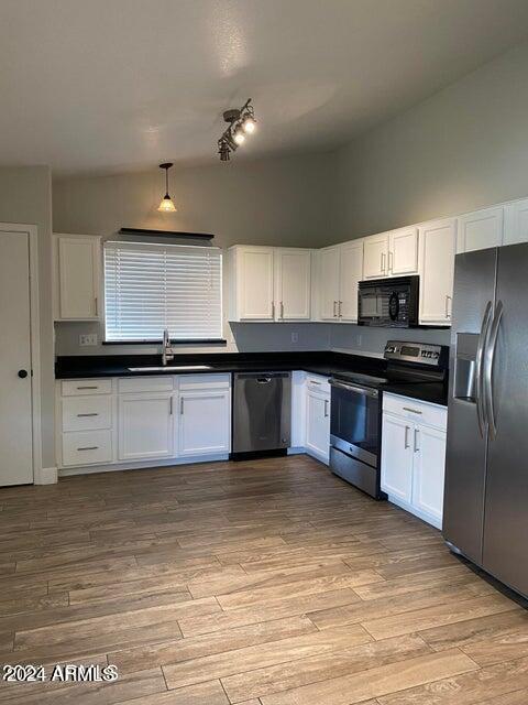 Building Photo - 440 E Del Rio St
