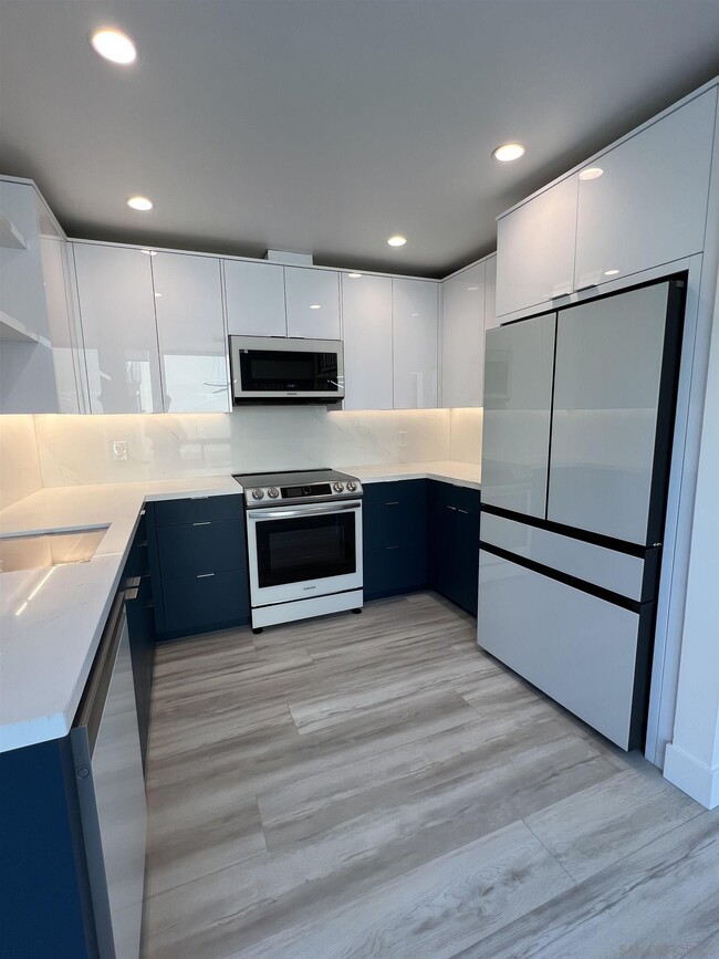 Building Photo - 424 Stratford Ct