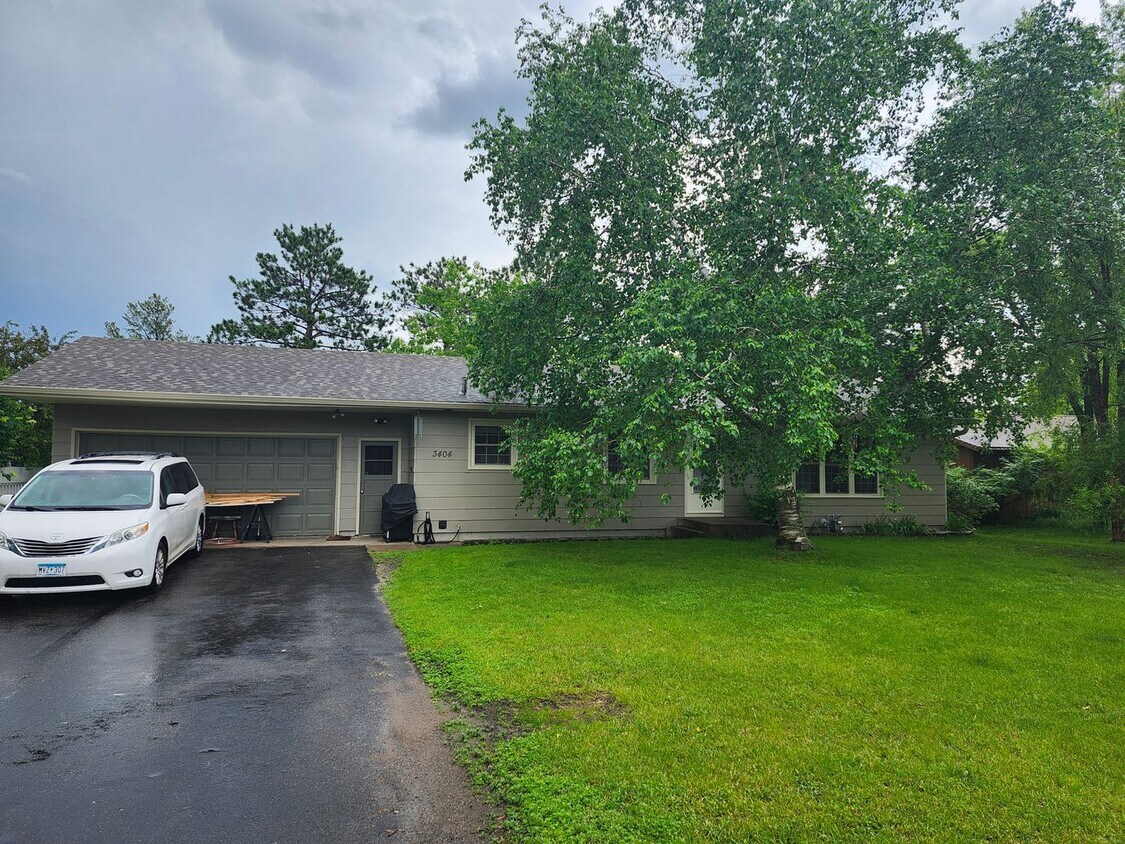 Primary Photo - 5 Bedroom 3 Bath