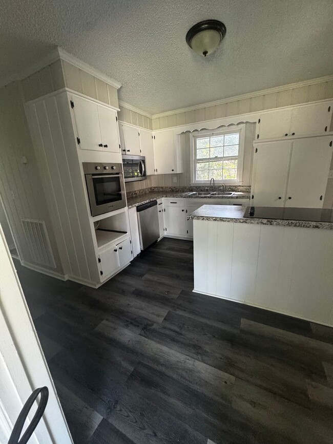 Building Photo - Brand new renovated home in Gallatin 4 bed...