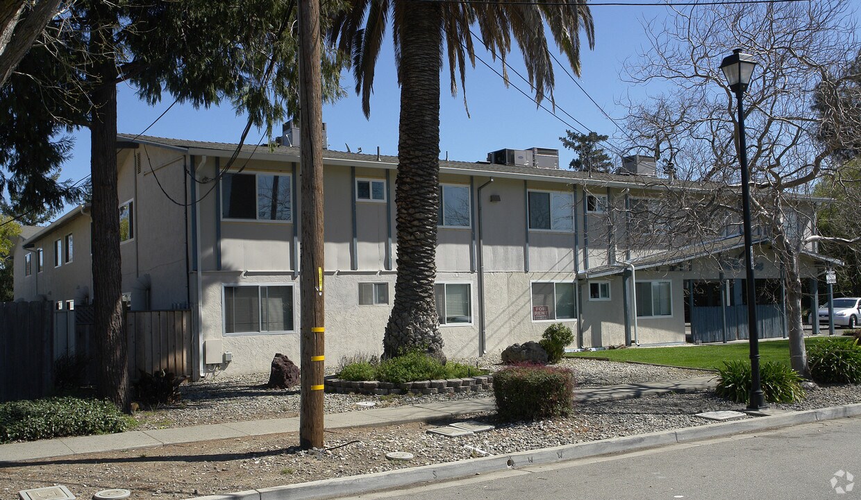 Building Photo - 741-755 Rose Ave