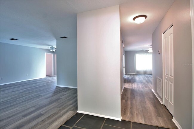 Building Photo - 3082 Cascade Dr