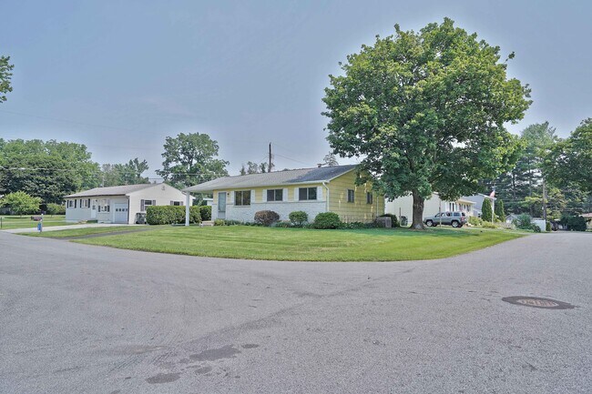 Building Photo - 1239 Cardinal Dr