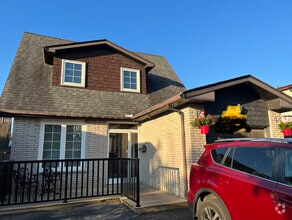 Building Photo - 533 Creekview Cir