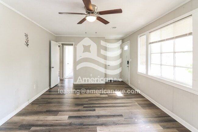 Foto del edificio - 239 Rutland Cir