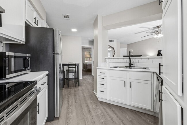 Building Photo - Polo Club