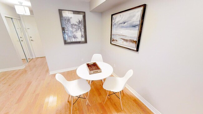 Photo du bâtiment - 270 Wellington St W