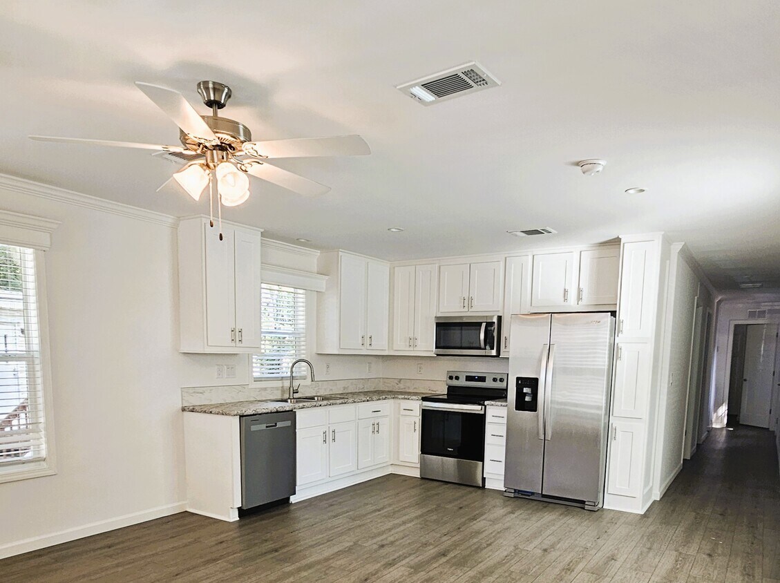 Building Photo - 1003 Paradise Ln