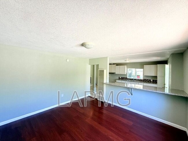 Foto del edificio - 359 E Washington Blvd