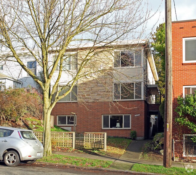 Building Photo - Carol Apartments