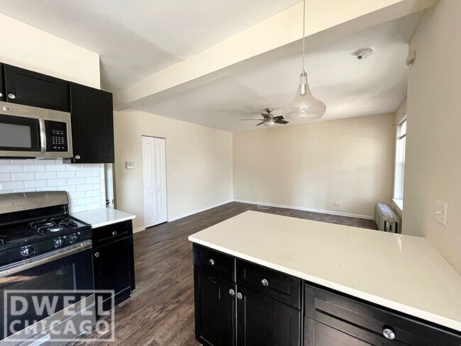 Foto del edificio - 1250 W Montrose Ave