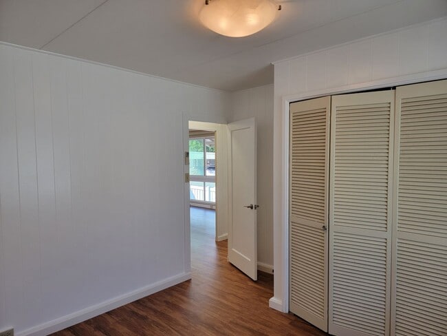 Photo - Large Upstairs Unit, Split AC, Renovated House