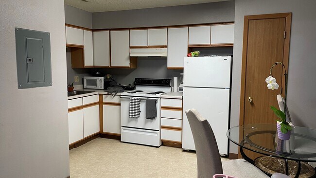 Foto del edificio - 2458 Lakeside Dr