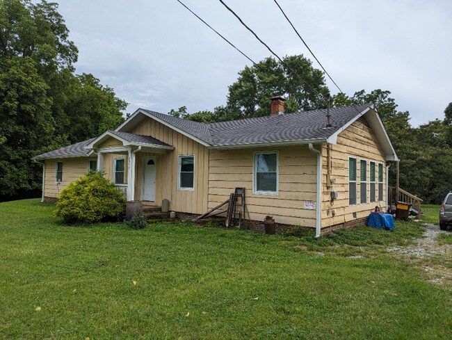 Building Photo - 2368 Culleoka Hwy