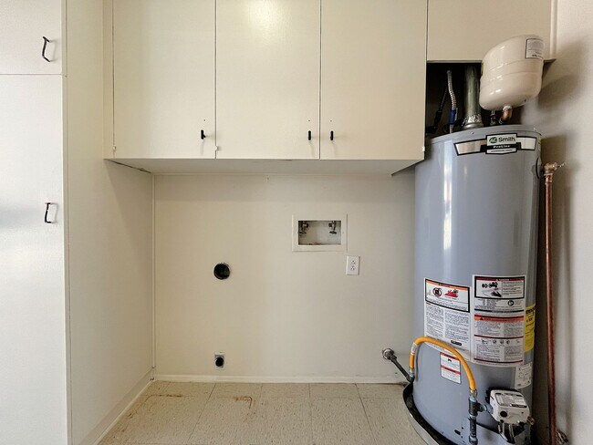 Building Photo - Alvarado Triplex