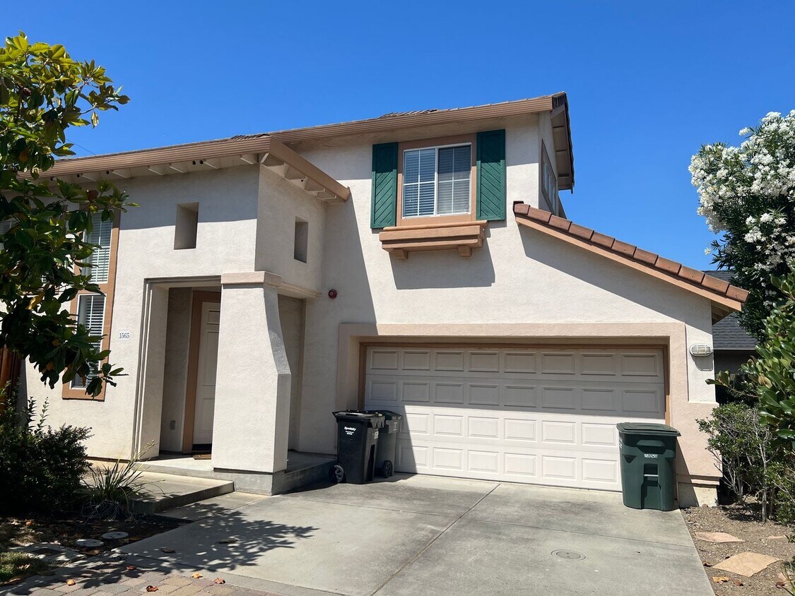 Primary Photo - Spacious 4 bed 2.5 bath home in Sunnyvale.