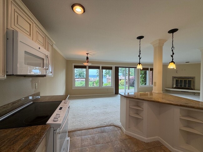 Building Photo - Mukilteo View Condo
