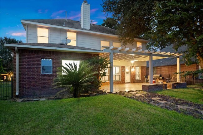 Building Photo - 8014 Sports Haven Dr