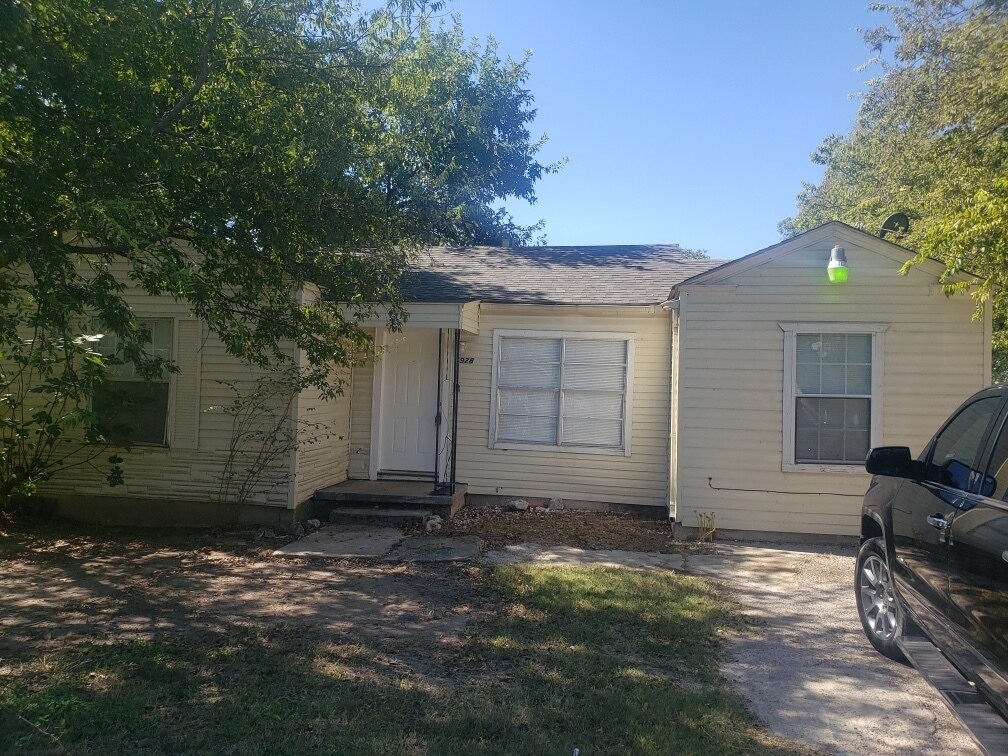 Foto principal - Single Family Home Available 76119