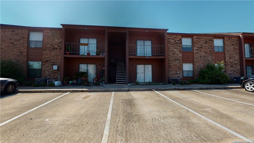 Foto principal - 904 University Oaks Blvd