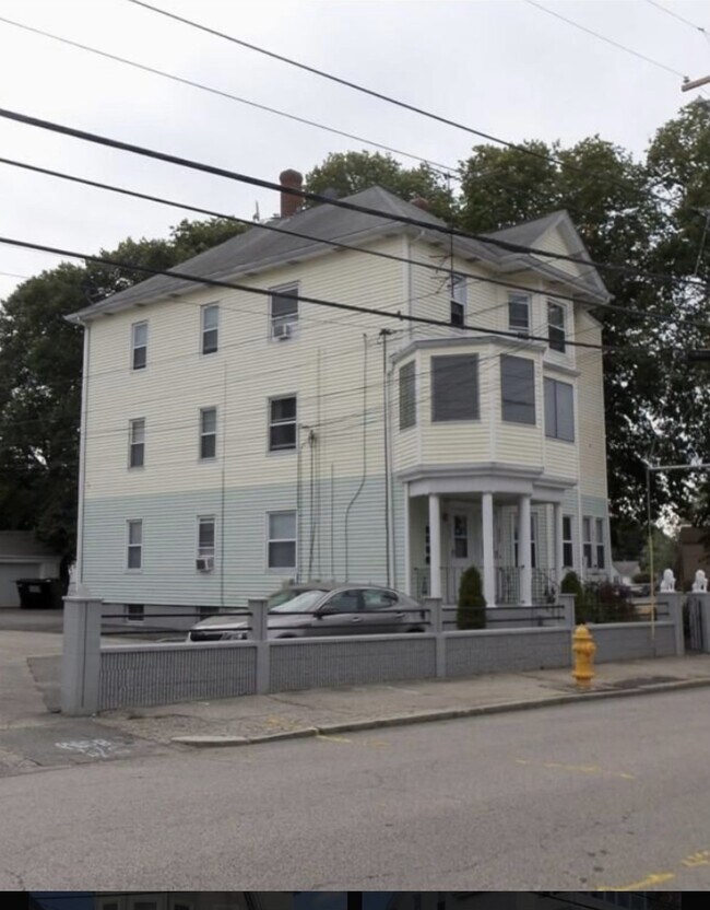Building Photo - 993 - 995 York Ave