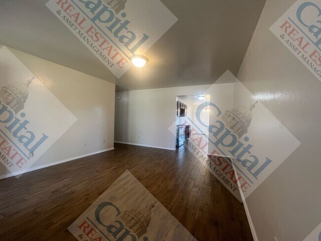 Building Photo - Beautiful 4 Bedroom