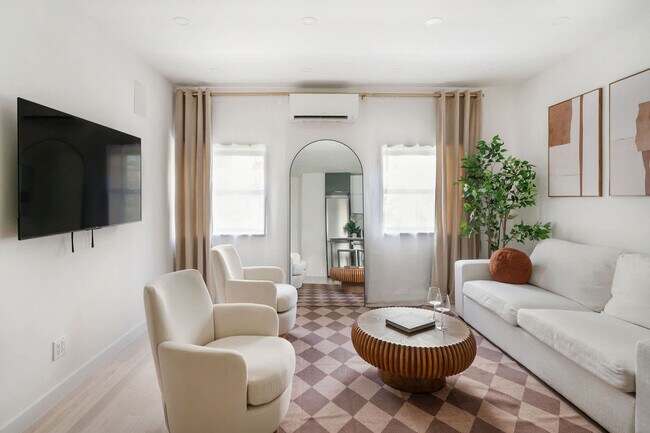 Foto del edificio - 317w E 14th St