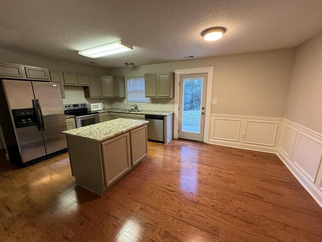 Foto del edificio - 328 Harvestwood Ct