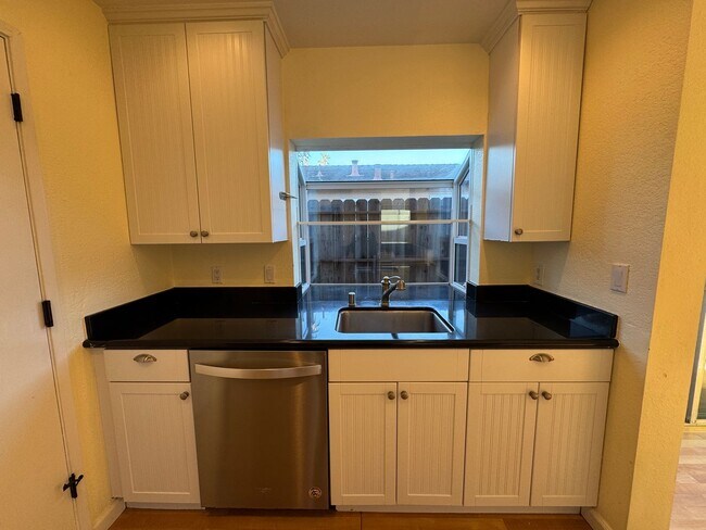 Foto del edificio - Coastal Living in Sought-After Twin Lakes - 2BR/2.5BA Home