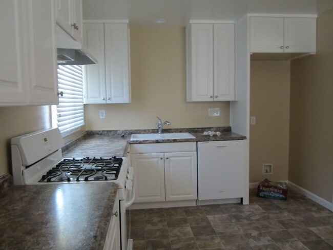 Building Photo - 3 br, 1 bath House - 3461 SUNNYSIDE DR