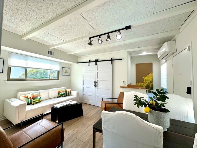 Foto del edificio - 4723 Aftonshire Dr