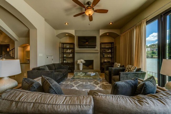 Foto del edificio - 2403 Westlake Dr