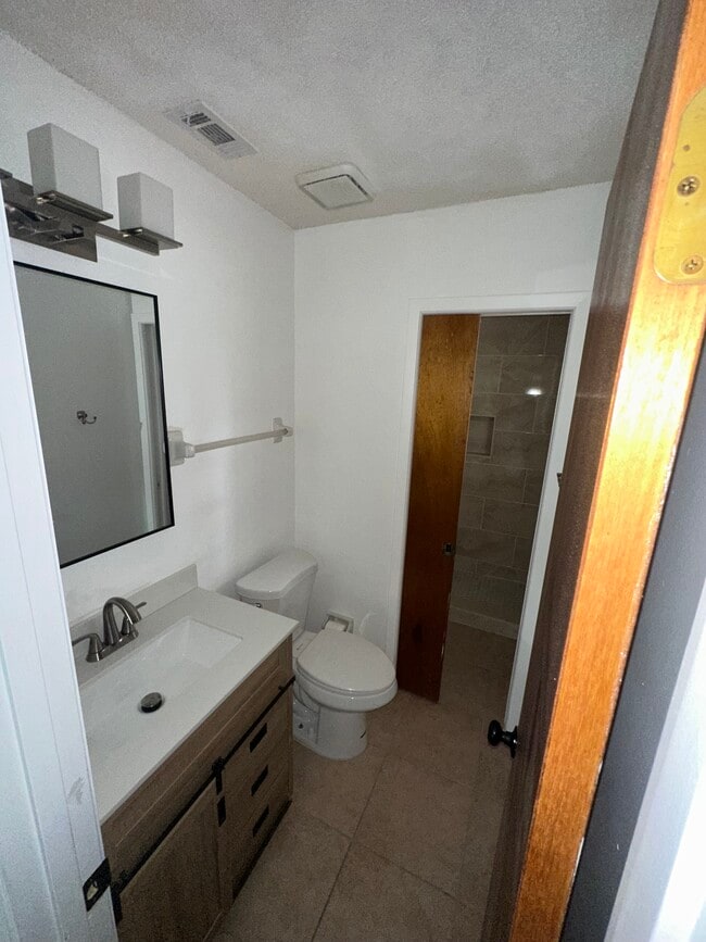 Foto del edificio - 345 Chinaberry Ave