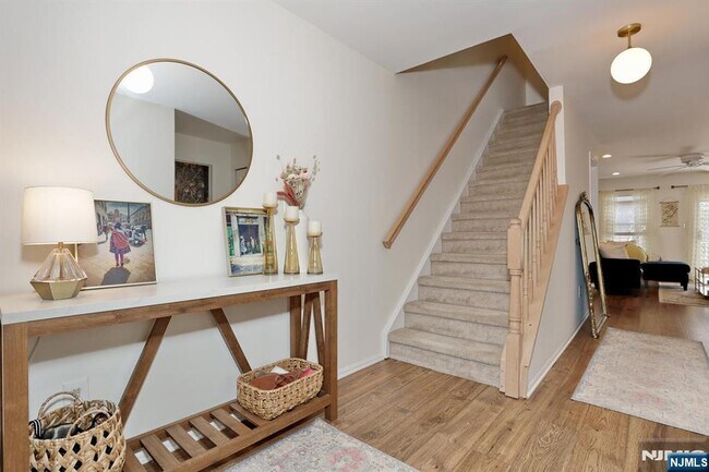 Foto del edificio - 2051 Charles