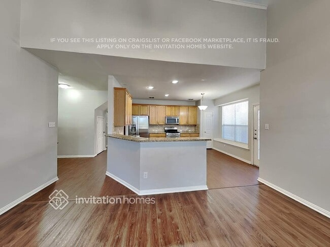 Building Photo - 1525 Swan Lake Dr