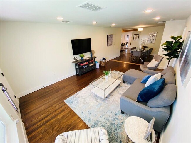 Foto del edificio - 1406 Brentwood St