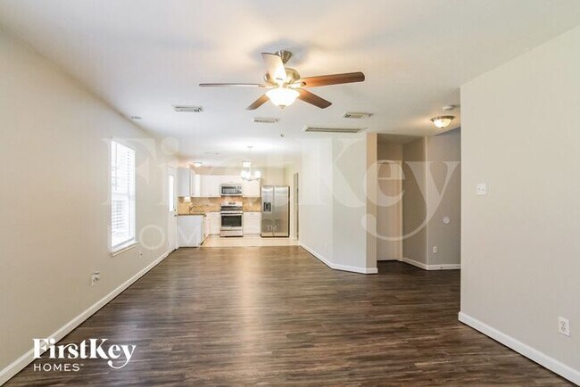 Foto del edificio - 1910 Emerald Pathway Dr